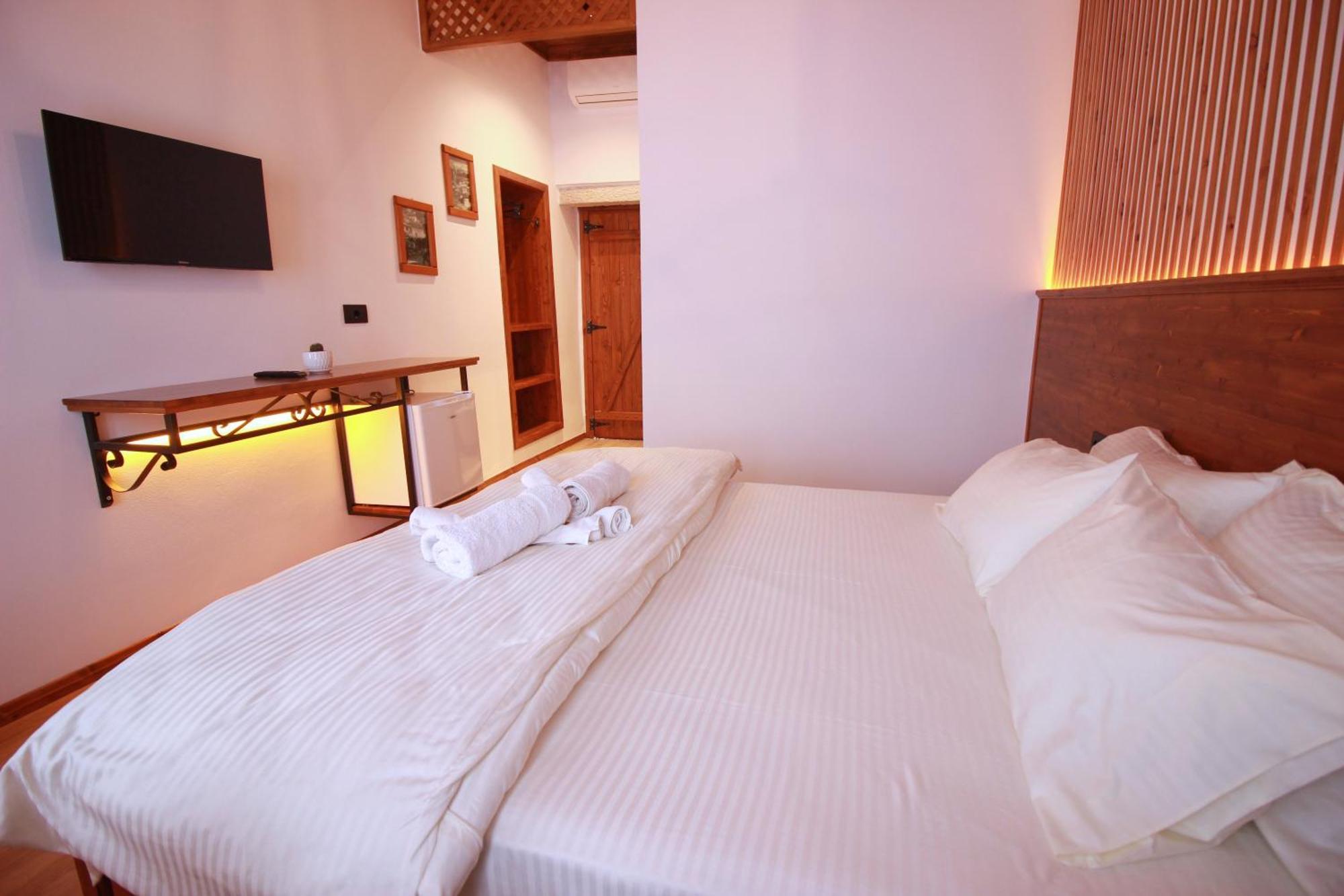 Hotel Grey Stone à Gjirokastër Extérieur photo
