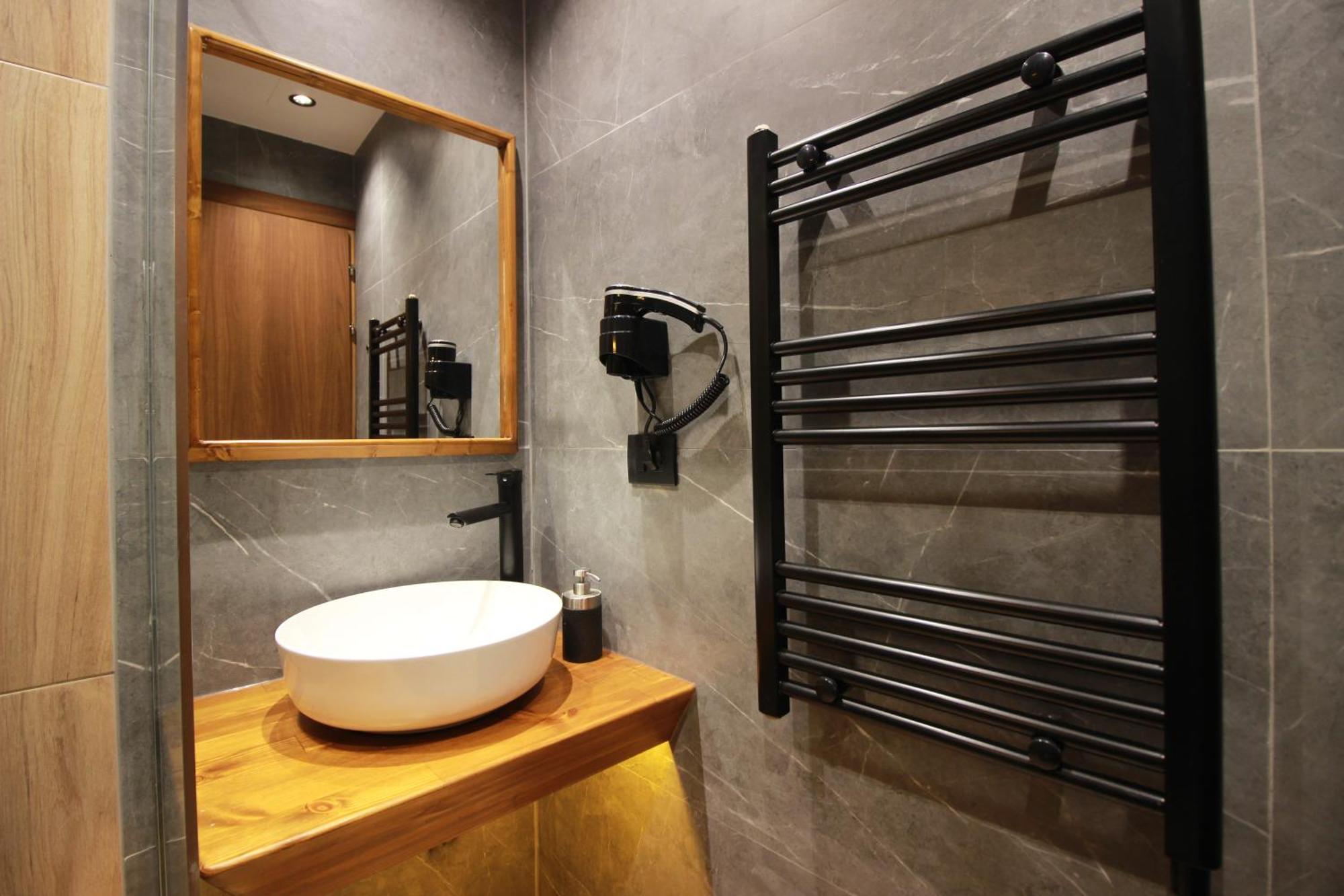 Hotel Grey Stone à Gjirokastër Extérieur photo