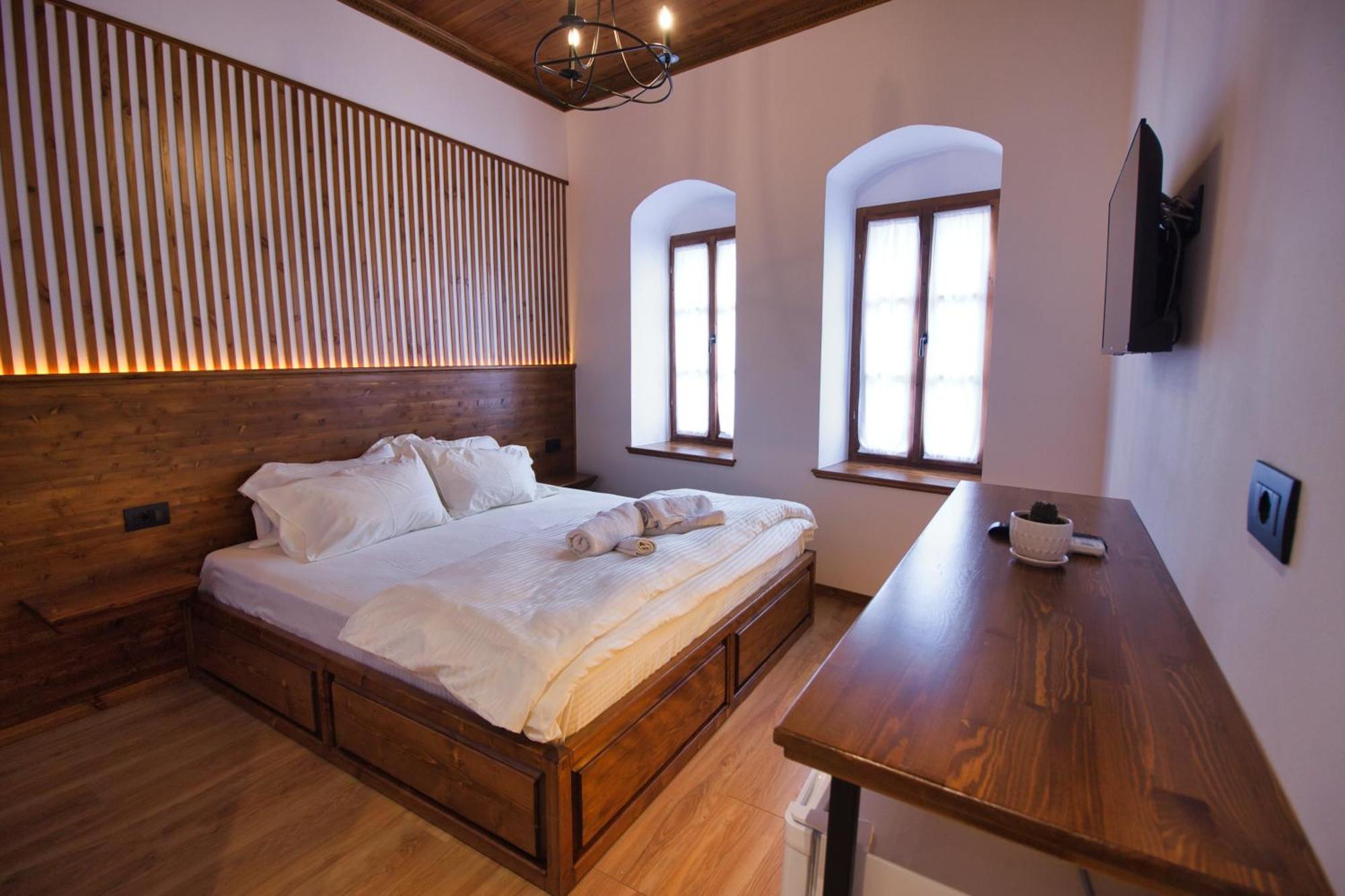 Hotel Grey Stone à Gjirokastër Extérieur photo