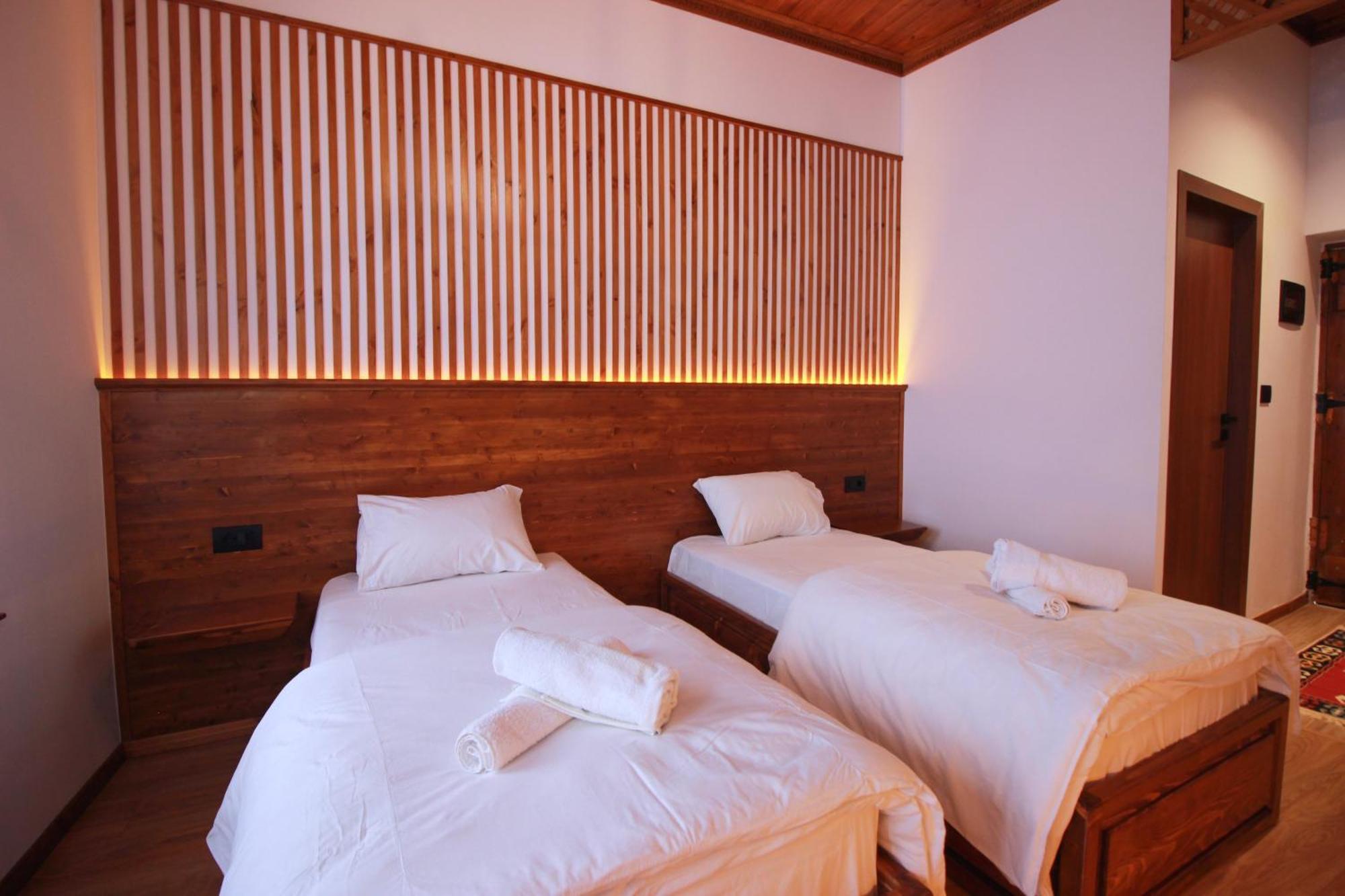 Hotel Grey Stone à Gjirokastër Extérieur photo