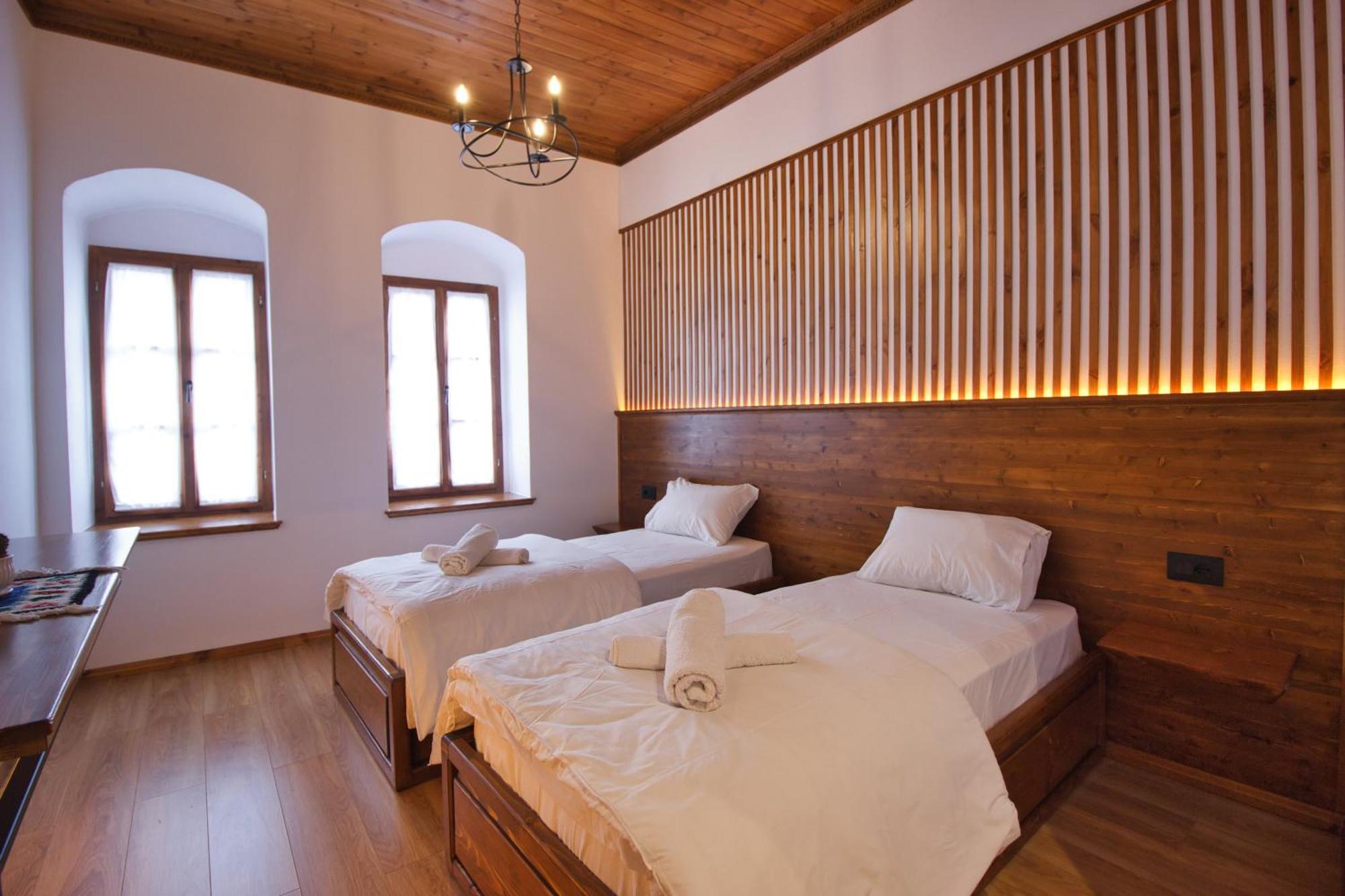 Hotel Grey Stone à Gjirokastër Extérieur photo