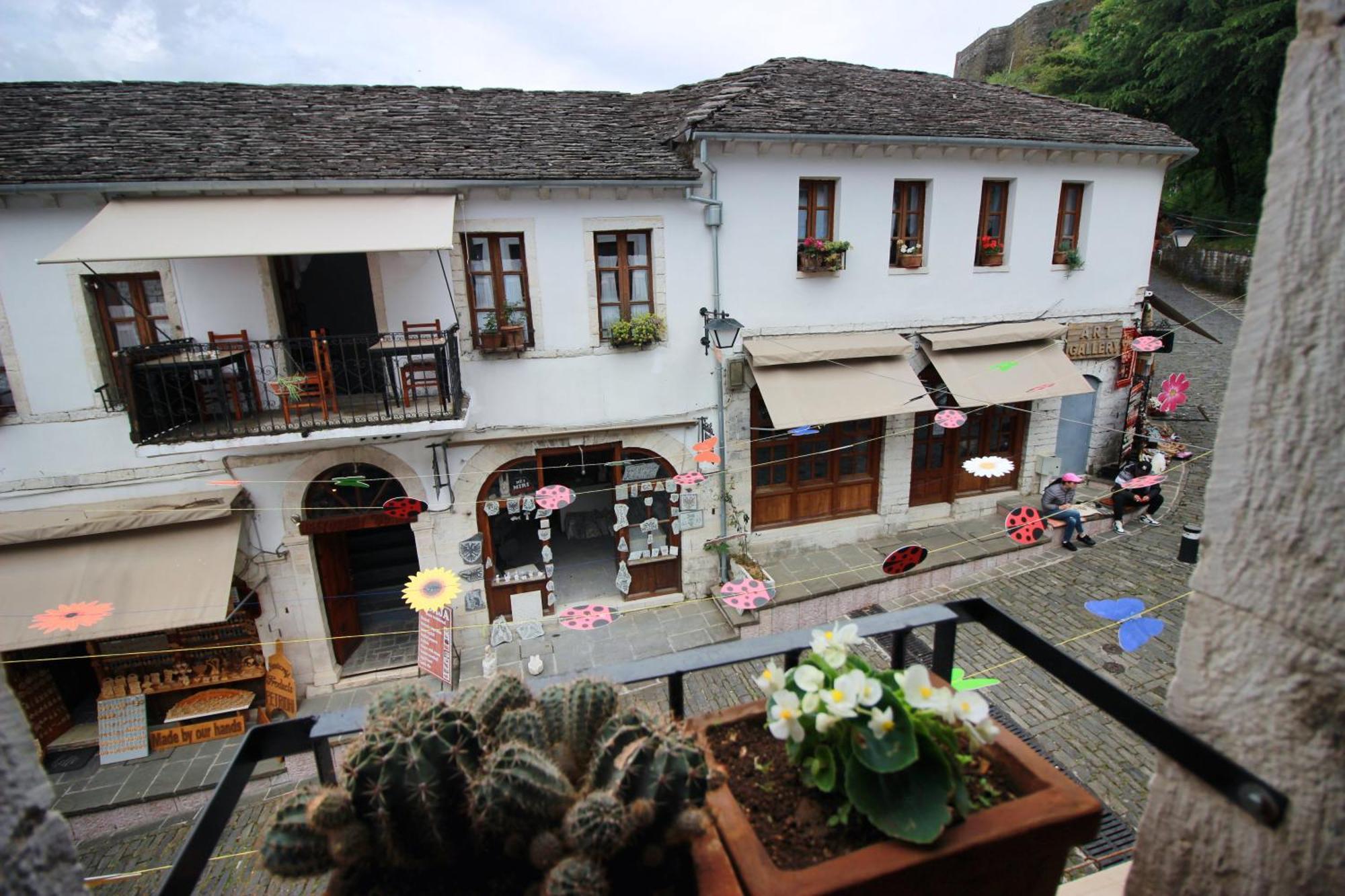 Hotel Grey Stone à Gjirokastër Extérieur photo