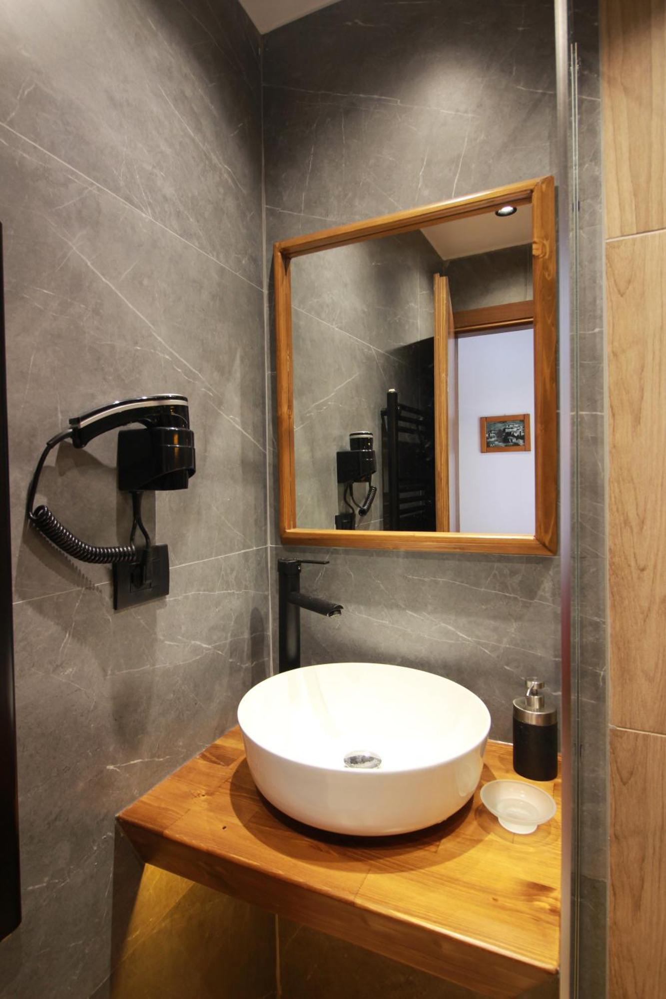 Hotel Grey Stone à Gjirokastër Extérieur photo